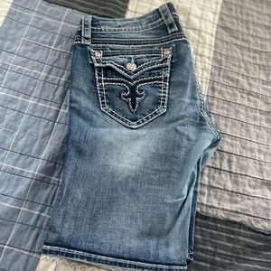 Rock Revival Bermuda shorts. Size 32